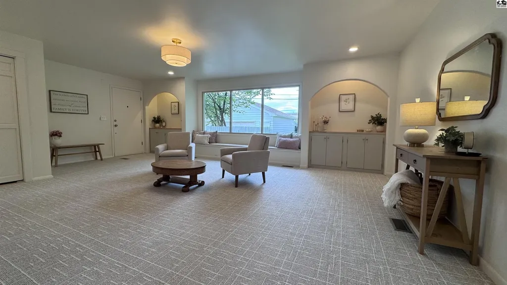 312 Crescent Boulevard Hutchinson KS 67502