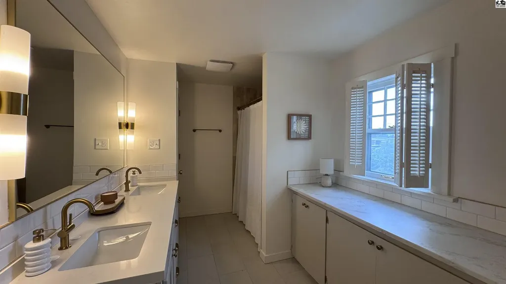 312 Crescent Boulevard Hutchinson KS 67502