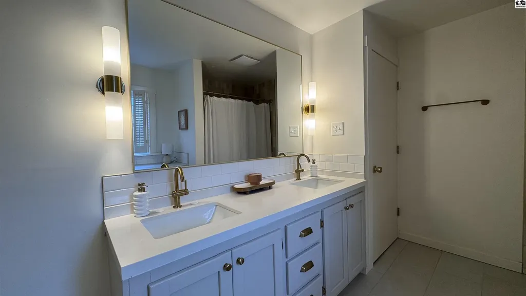 312 Crescent Boulevard Hutchinson KS 67502