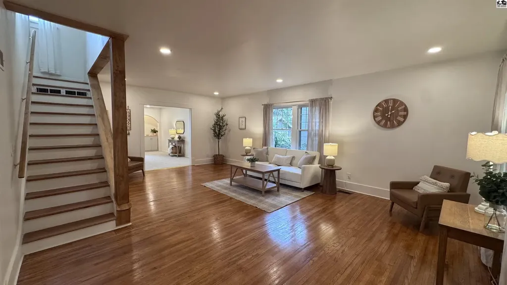 312 Crescent Boulevard Hutchinson KS 67502