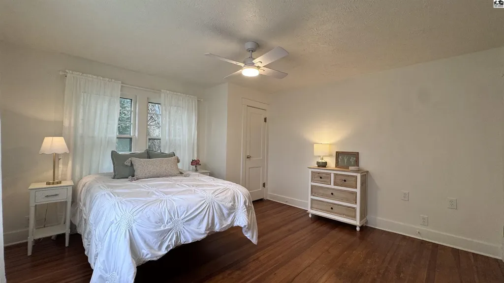 312 Crescent Boulevard Hutchinson KS 67502