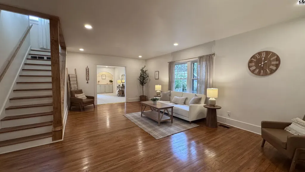 312 Crescent Boulevard Hutchinson KS 67502
