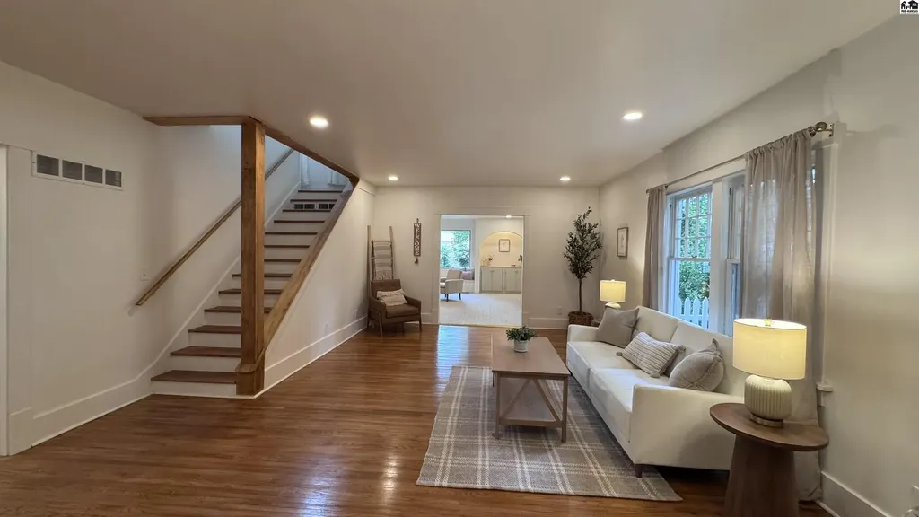 312 Crescent Boulevard Hutchinson KS 67502