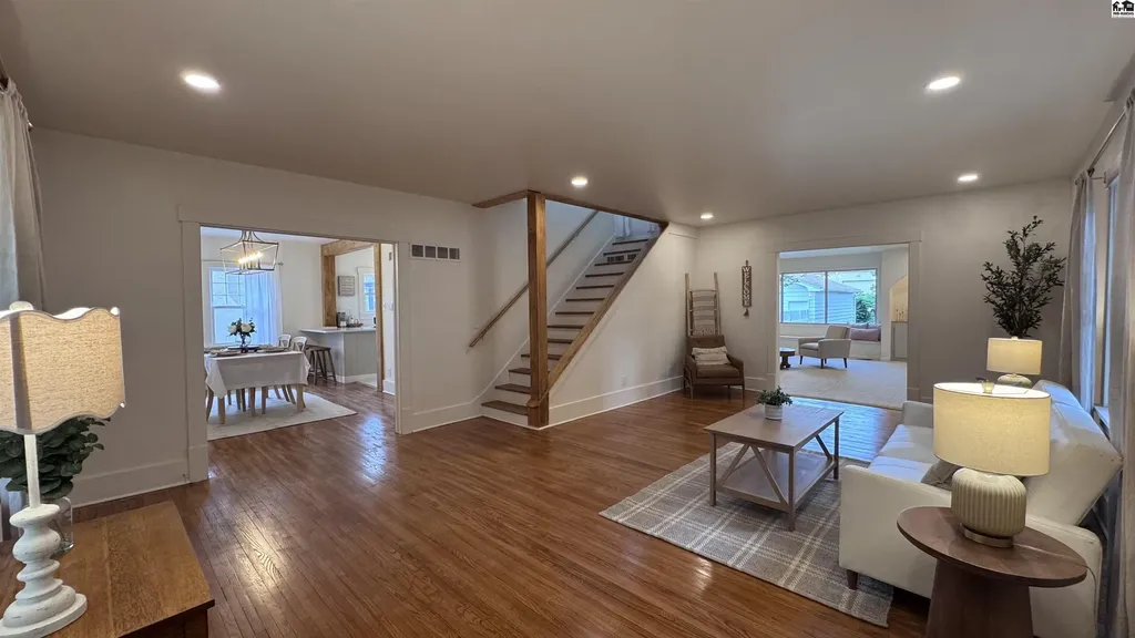 312 Crescent Boulevard Hutchinson KS 67502