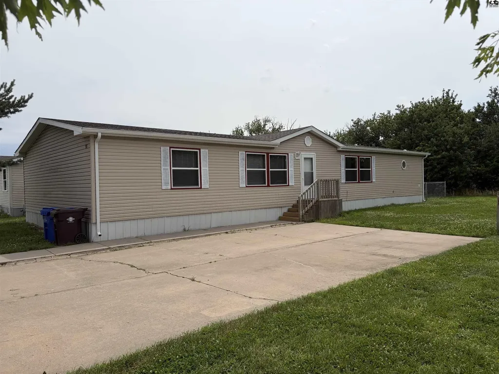 816 Deerfield Mcpherson KS 67460