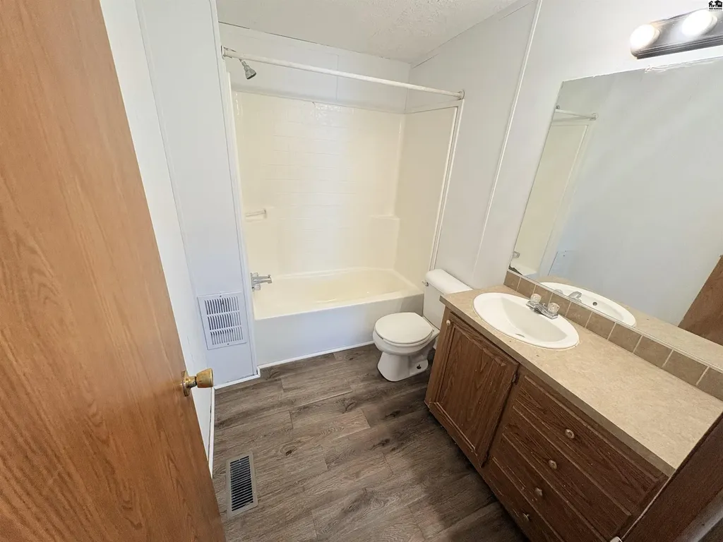 816 Deerfield Mcpherson KS 67460