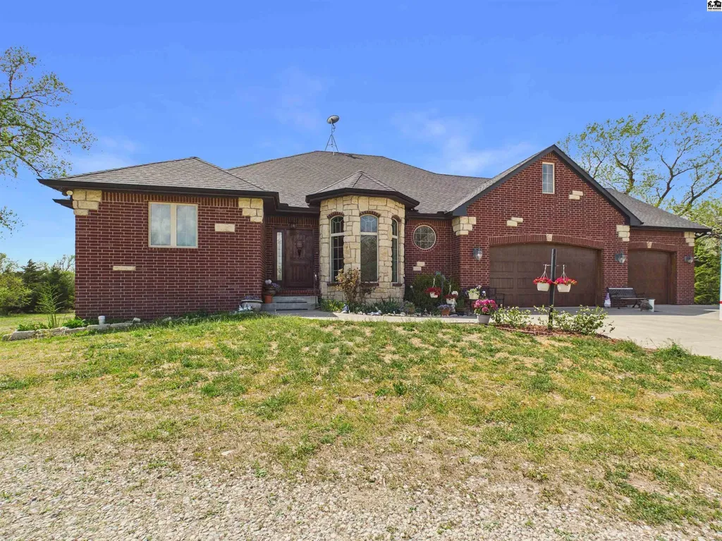 22015 W 101st Street N Mount Hope KS 67108