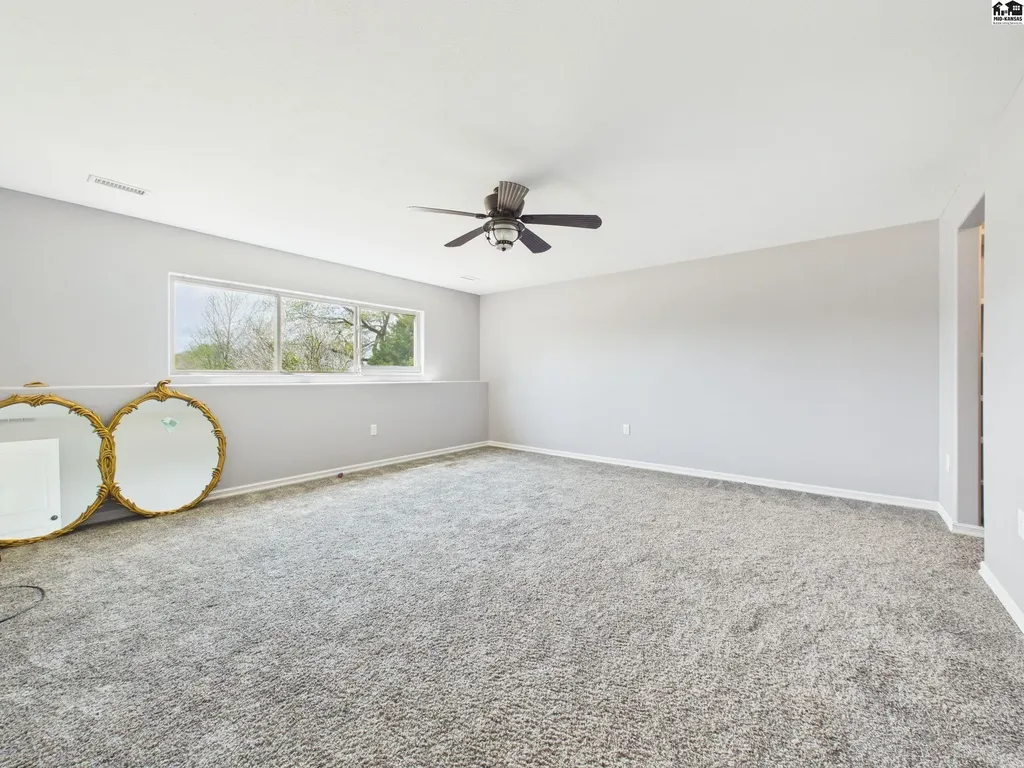 22015 W 101st Street N Mount Hope KS 67108