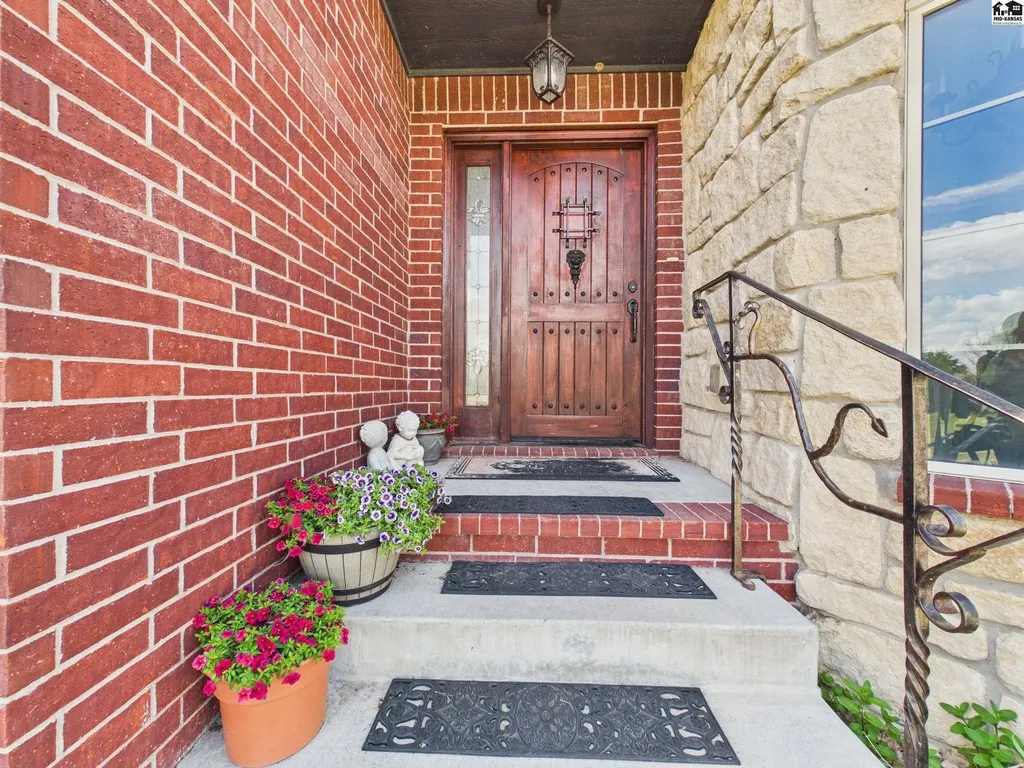 22015 W 101st Street N Mount Hope KS 67108