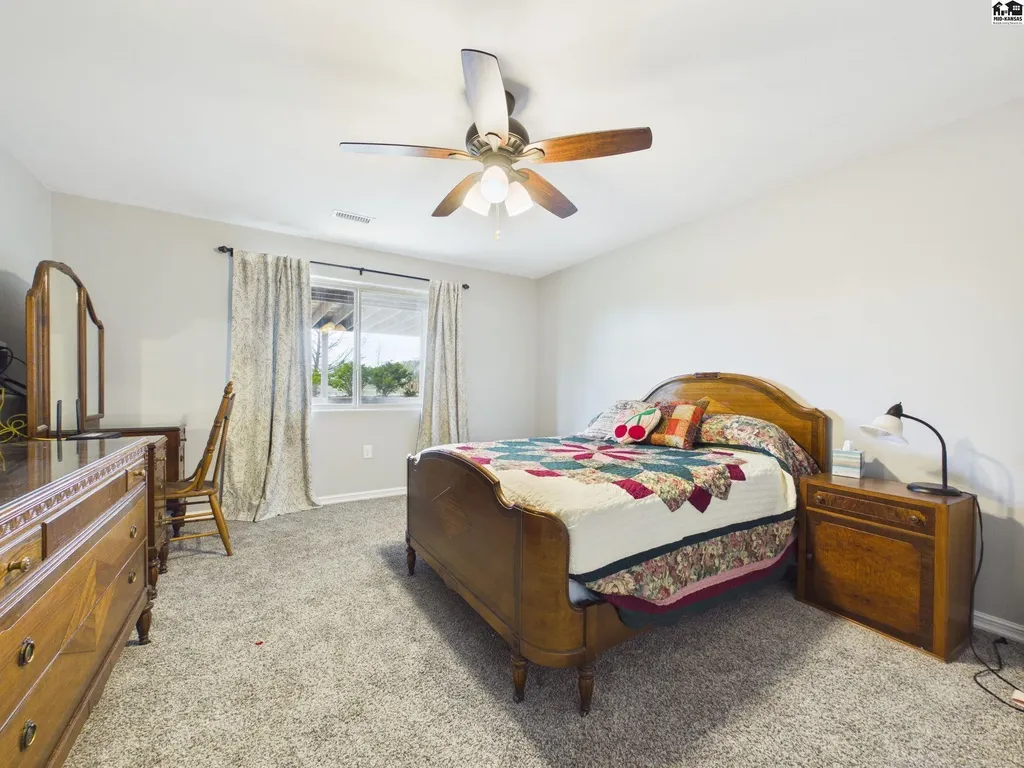 22015 W 101st Street N Mount Hope KS 67108