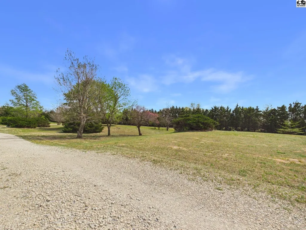 22015 W 101st Street N Mount Hope KS 67108