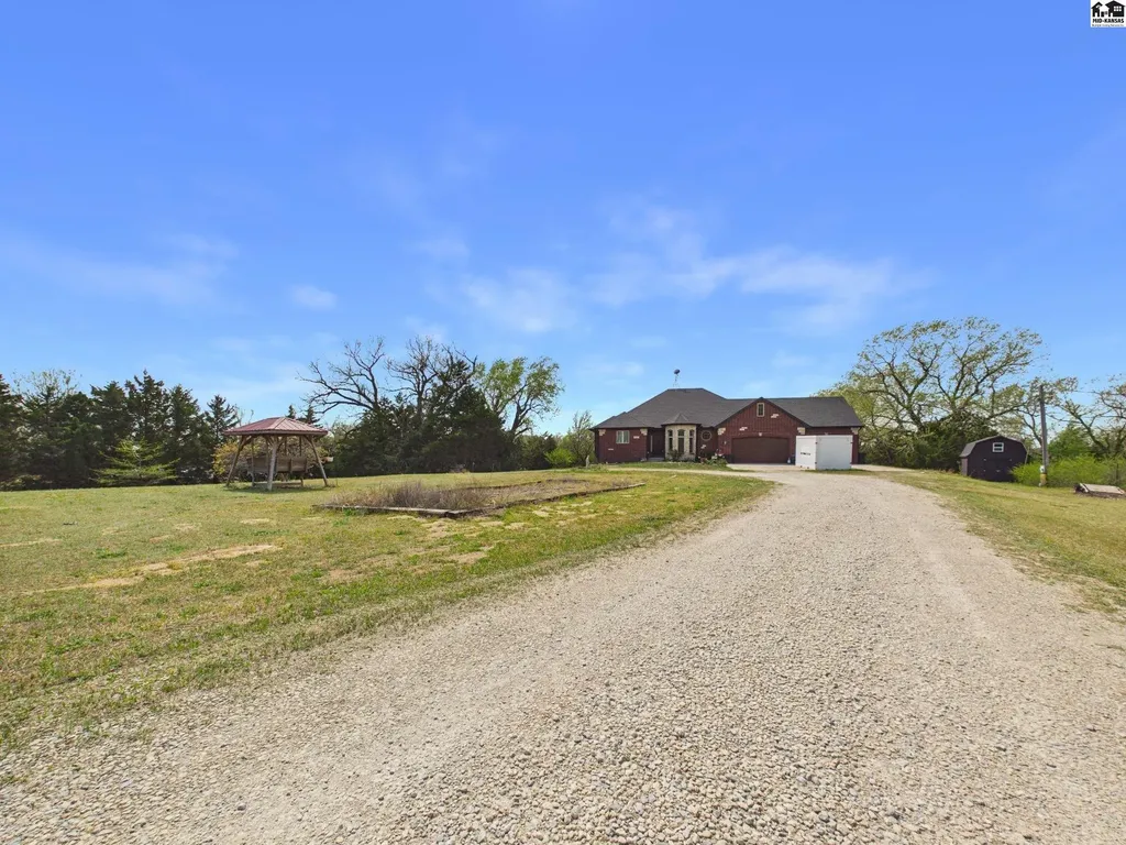 22015 W 101st Street N Mount Hope KS 67108