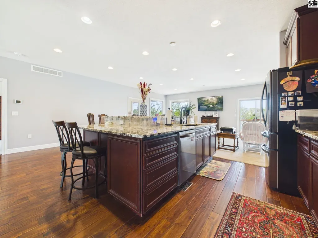 22015 W 101st Street N Mount Hope KS 67108