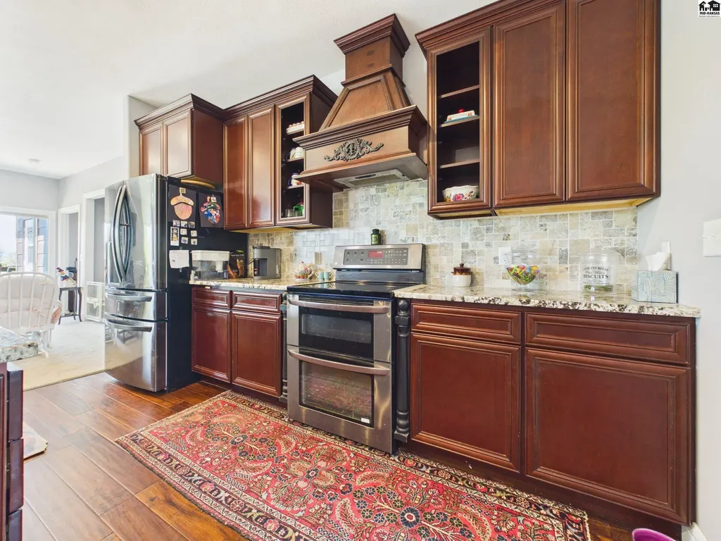 22015 W 101st Street N Mount Hope KS 67108