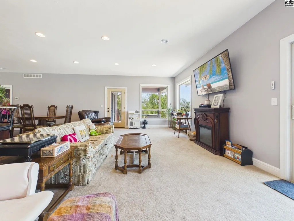22015 W 101st Street N Mount Hope KS 67108