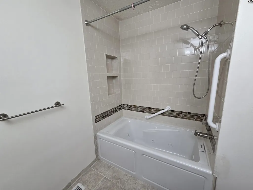 1306 Bristol Road Hutchinson KS 67502