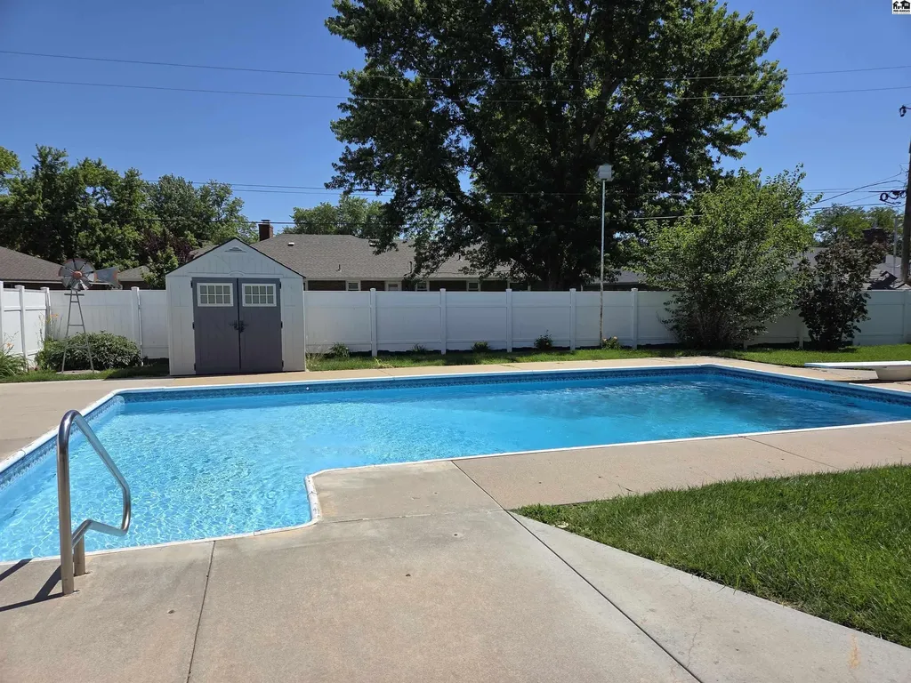 1306 Bristol Road Hutchinson KS 67502