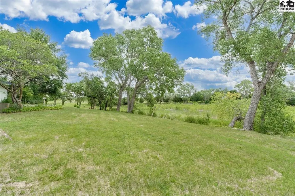 714 S Willison Road Hutchinson KS 67501