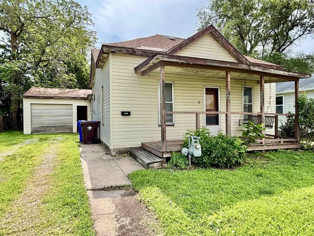 209 S Oak Street Mcpherson KS 67460