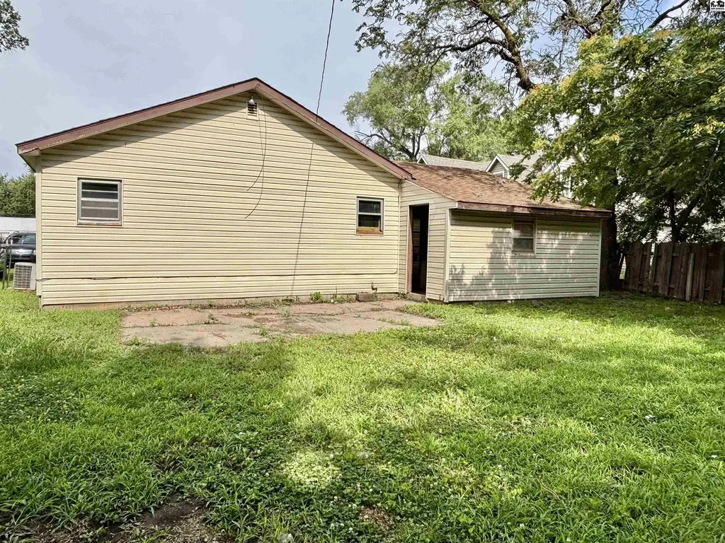 209 S Oak Street Mcpherson KS 67460