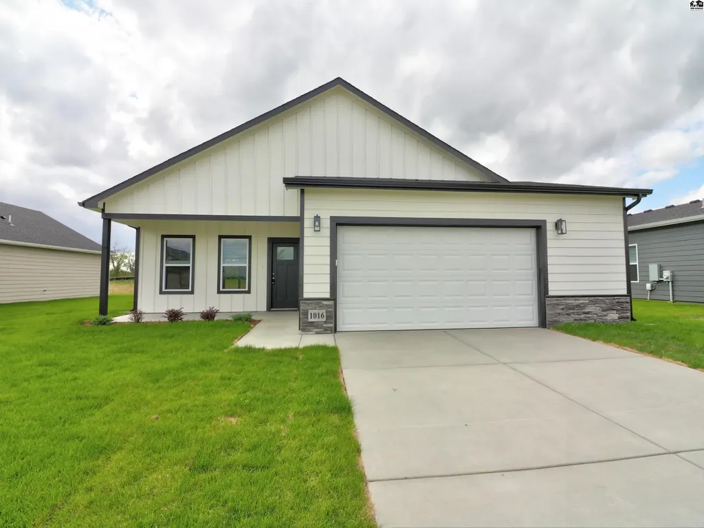 1041 Clubhouse Drive Mcpherson KS 67460