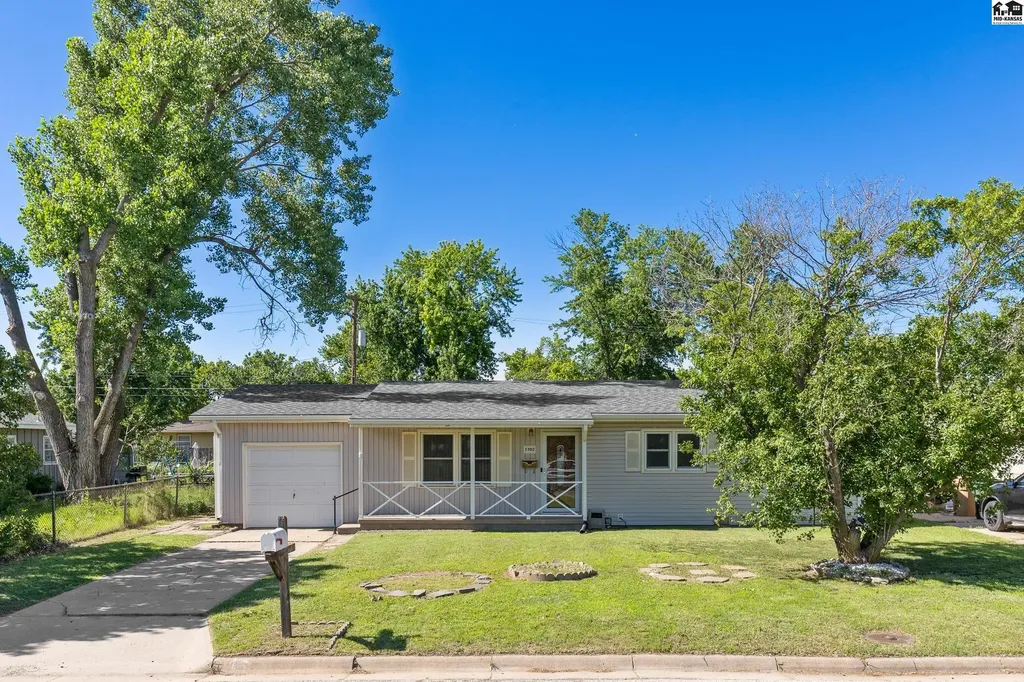 1302 E 13th Avenue Hutchinson KS 67502