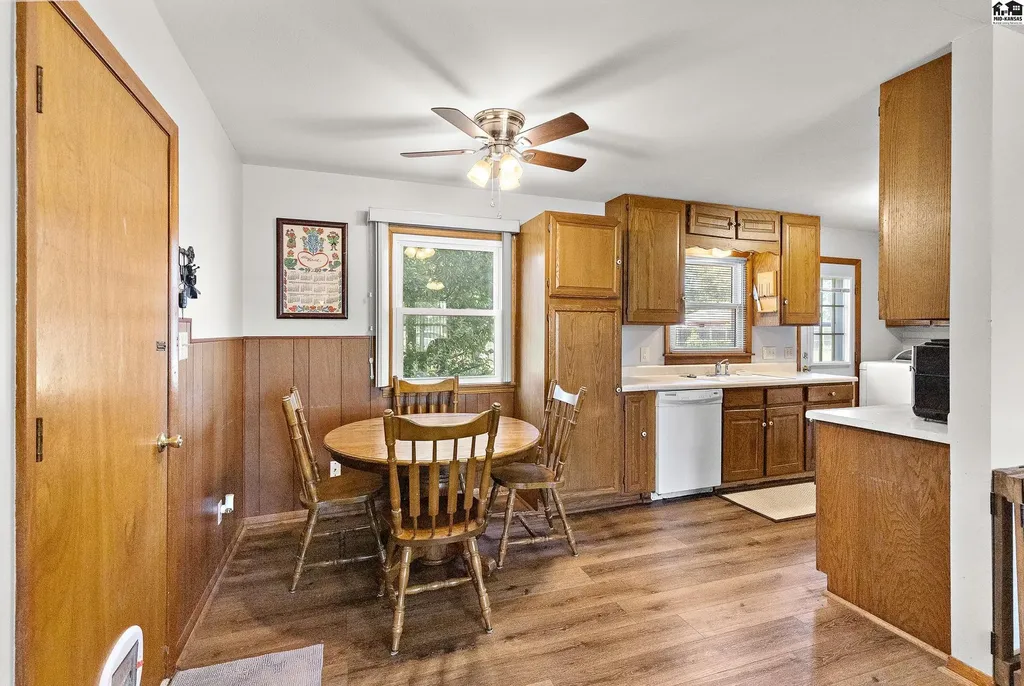 1302 E 13th Avenue Hutchinson KS 67502
