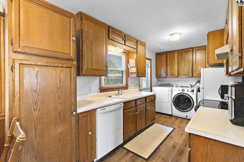1302 E 13th Avenue Hutchinson KS 67502