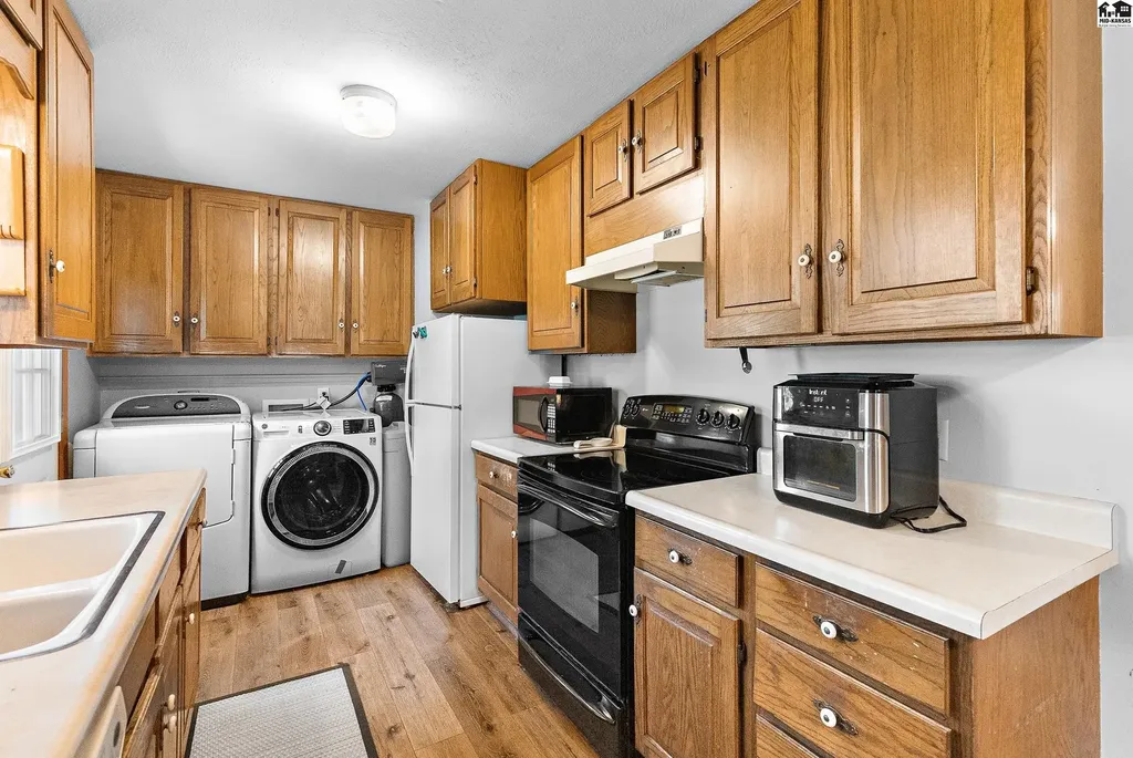 1302 E 13th Avenue Hutchinson KS 67502