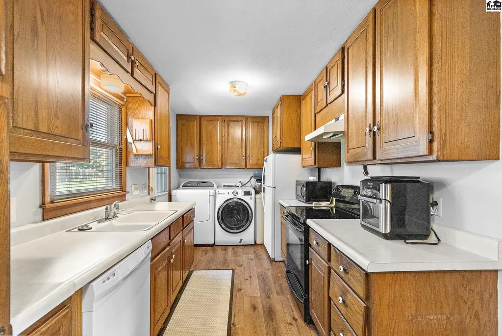 1302 E 13th Avenue Hutchinson KS 67502
