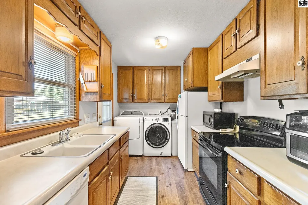 1302 E 13th Avenue Hutchinson KS 67502