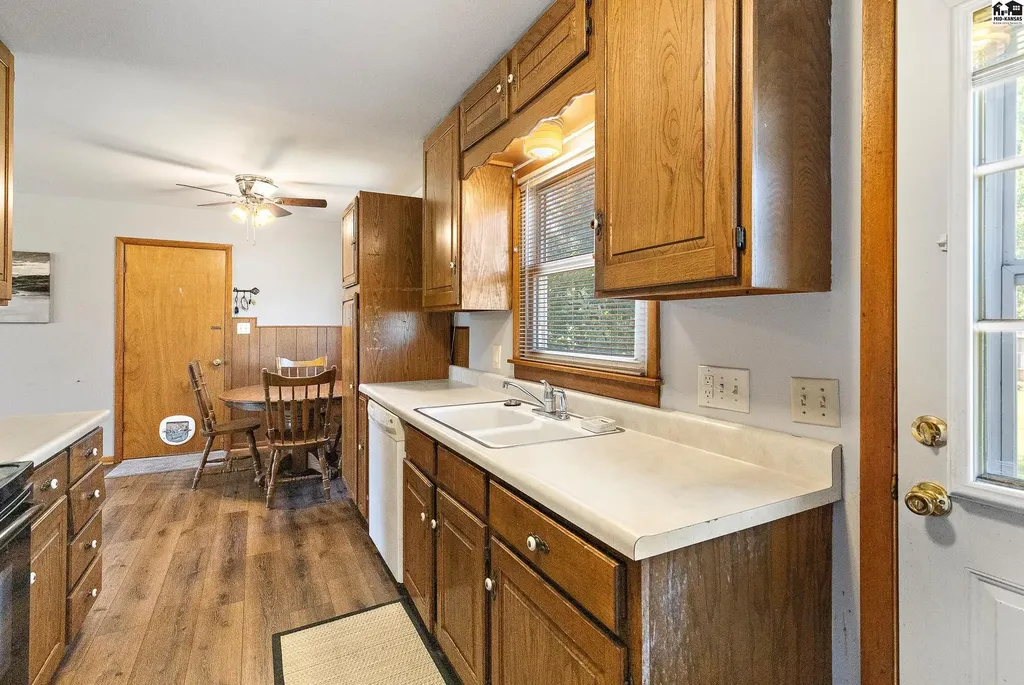 1302 E 13th Avenue Hutchinson KS 67502