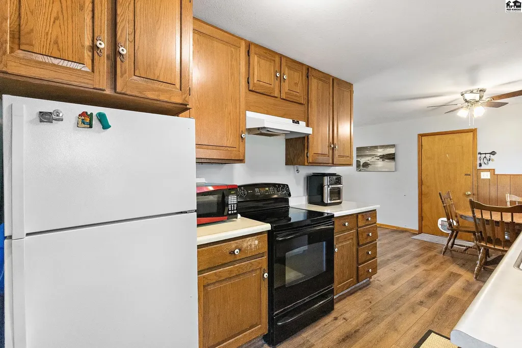 1302 E 13th Avenue Hutchinson KS 67502
