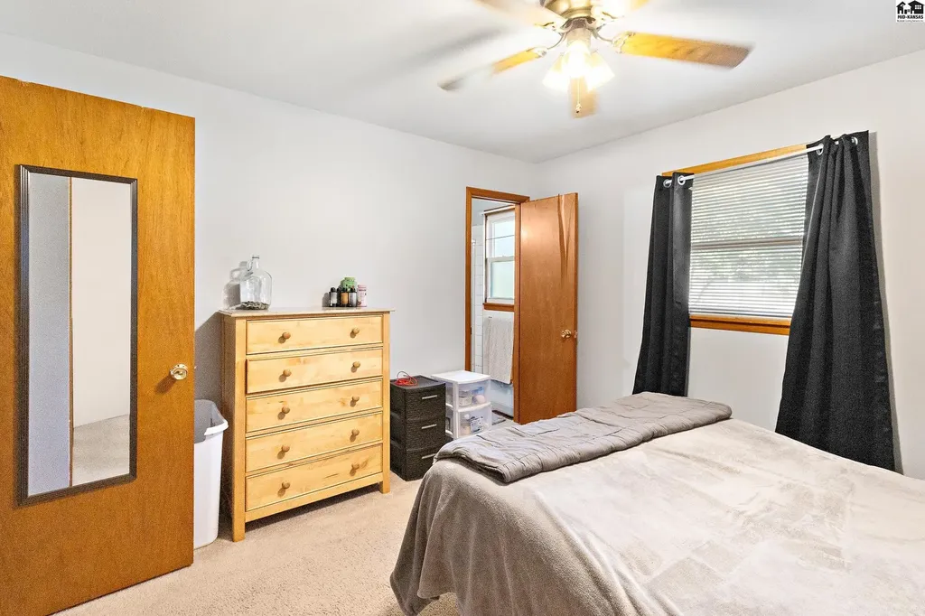 1302 E 13th Avenue Hutchinson KS 67502