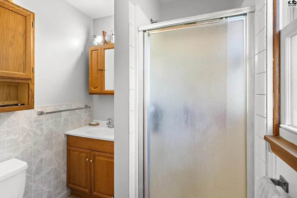 1302 E 13th Avenue Hutchinson KS 67502