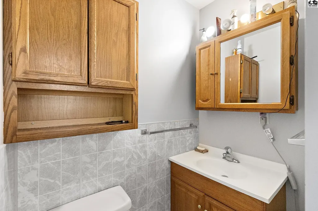 1302 E 13th Avenue Hutchinson KS 67502