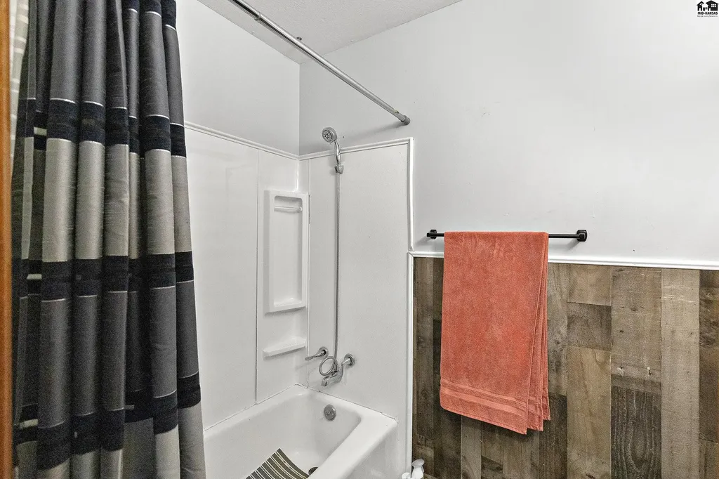 1302 E 13th Avenue Hutchinson KS 67502