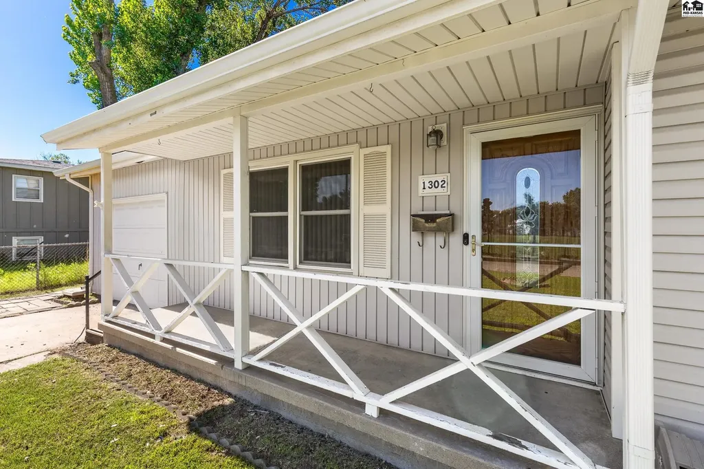 1302 E 13th Avenue Hutchinson KS 67502