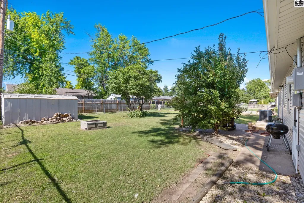 1302 E 13th Avenue Hutchinson KS 67502