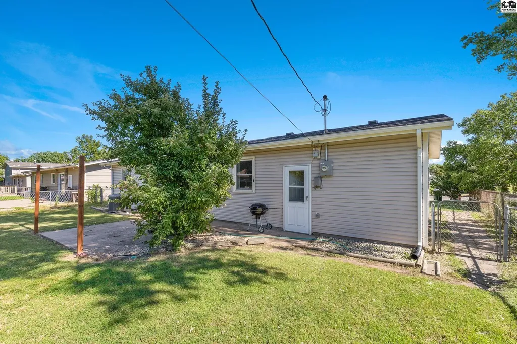 1302 E 13th Avenue Hutchinson KS 67502