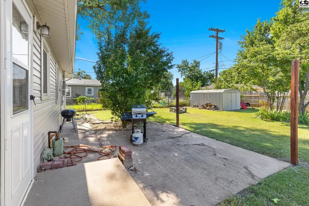 1302 E 13th Avenue Hutchinson KS 67502