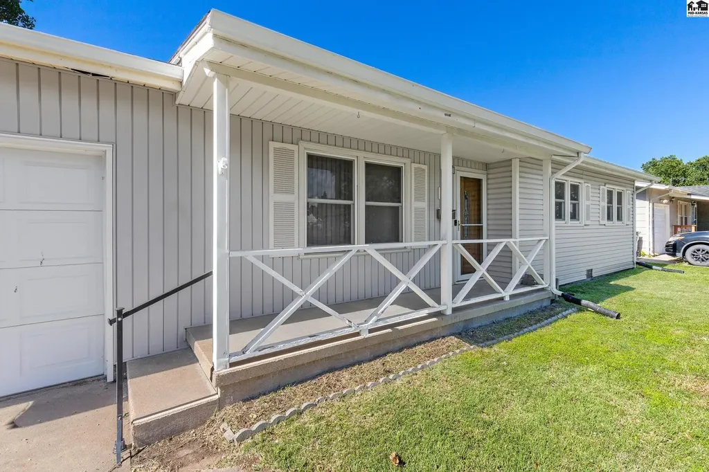 1302 E 13th Avenue Hutchinson KS 67502