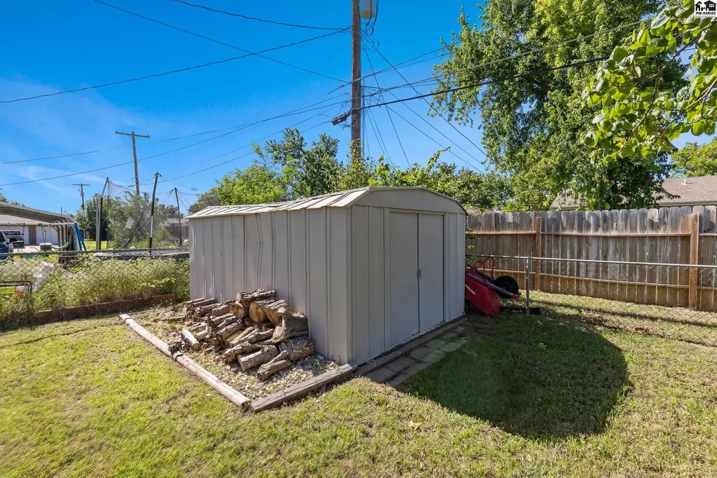 1302 E 13th Avenue Hutchinson KS 67502