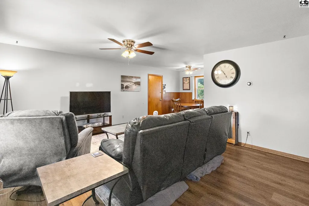 1302 E 13th Avenue Hutchinson KS 67502