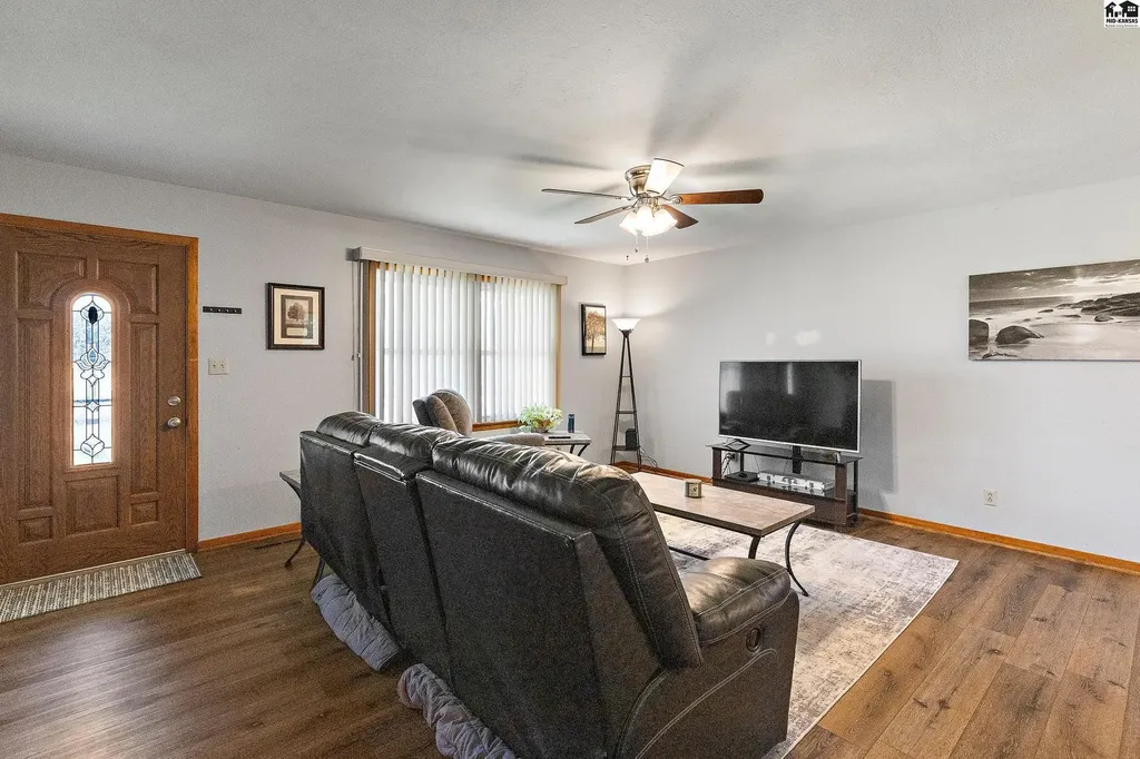 1302 E 13th Avenue Hutchinson KS 67502