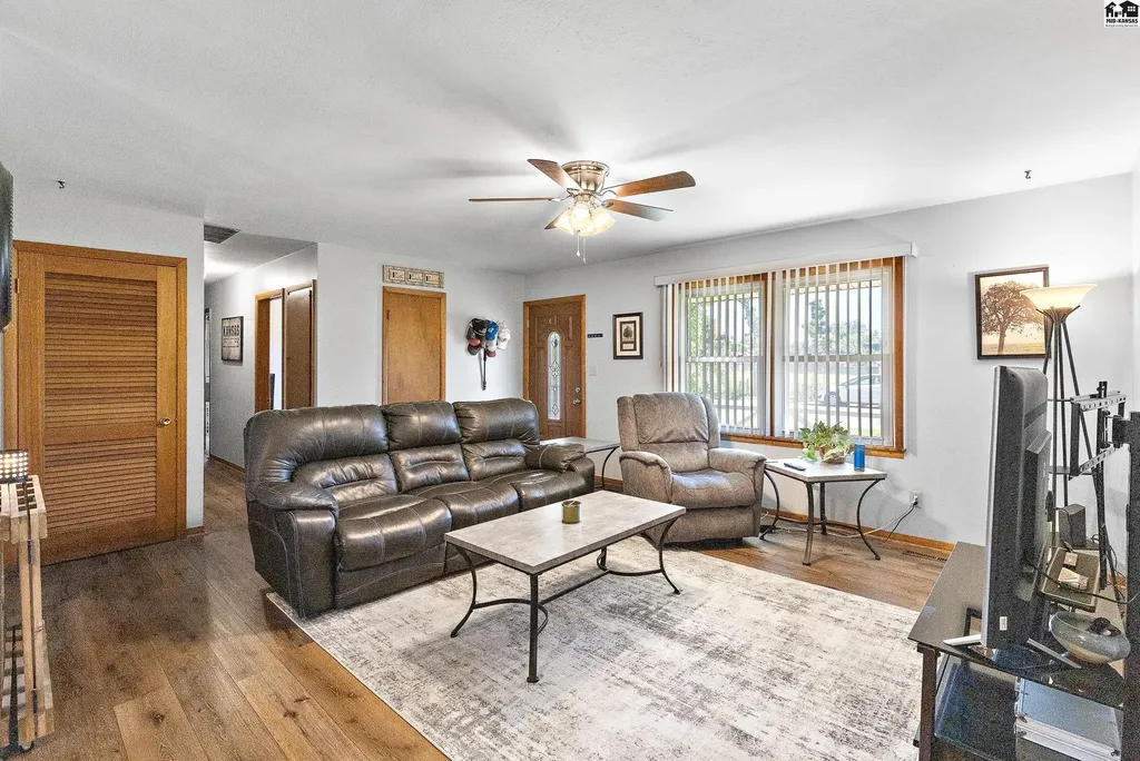 1302 E 13th Avenue Hutchinson KS 67502