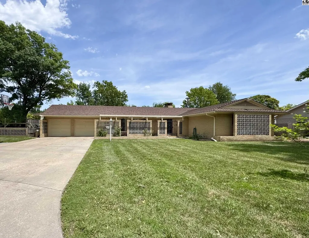 2704 Heather Parkway Hutchinson KS 67502