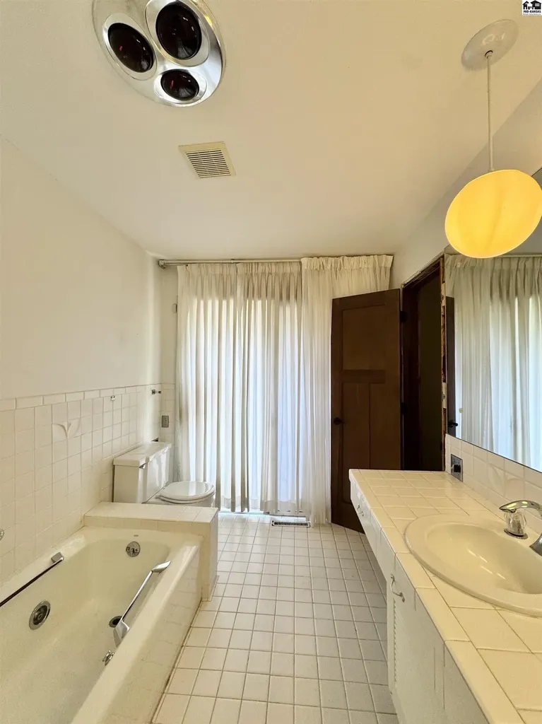 2704 Heather Parkway Hutchinson KS 67502