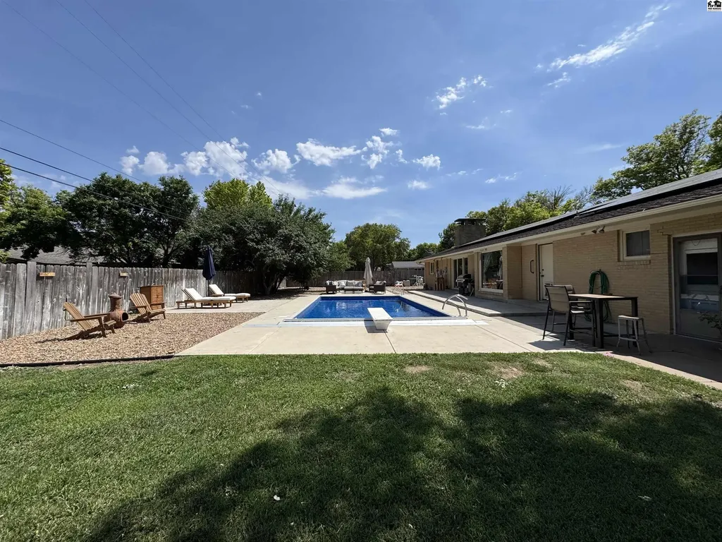 2704 Heather Parkway Hutchinson KS 67502