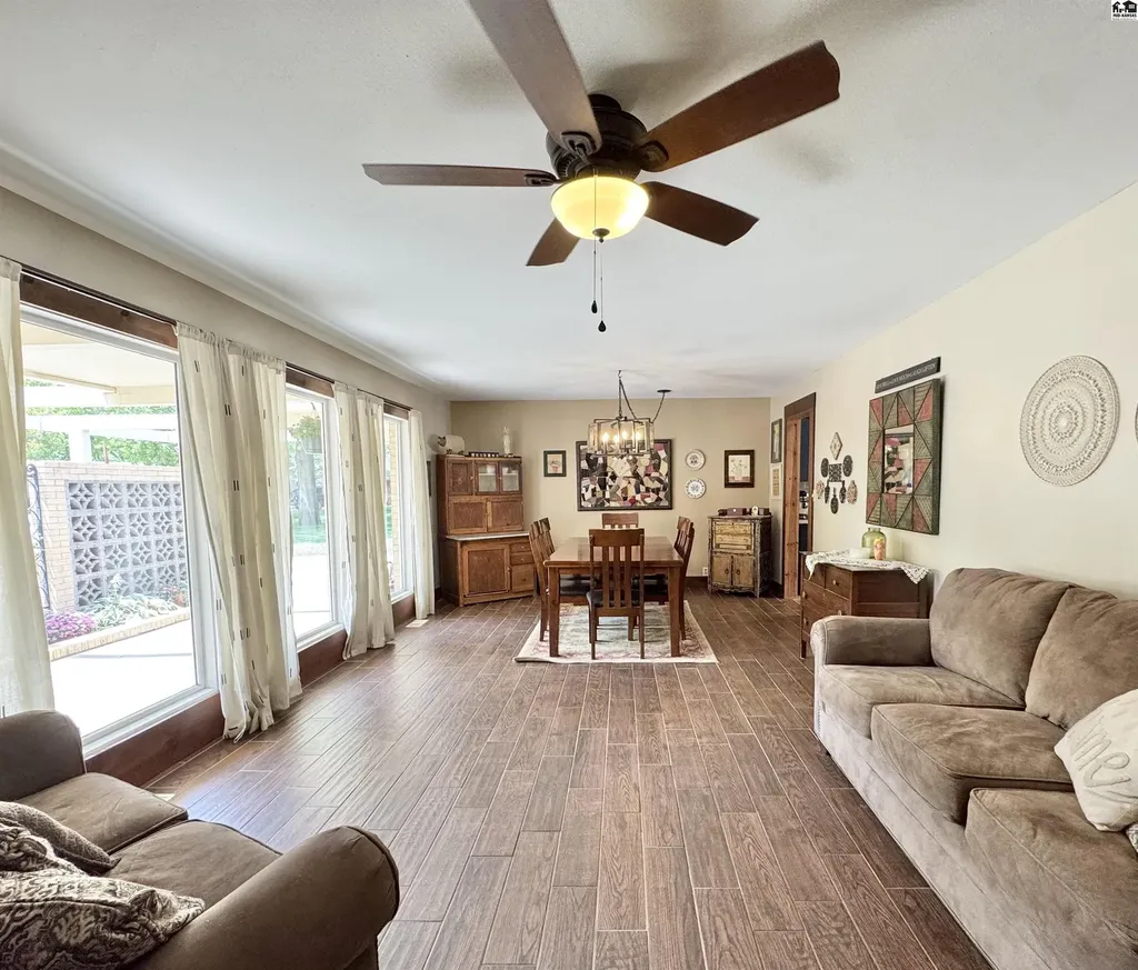 2704 Heather Parkway Hutchinson KS 67502